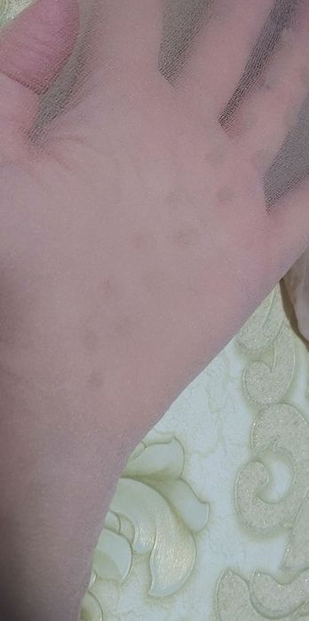 Женские чулки  телесного цвета..