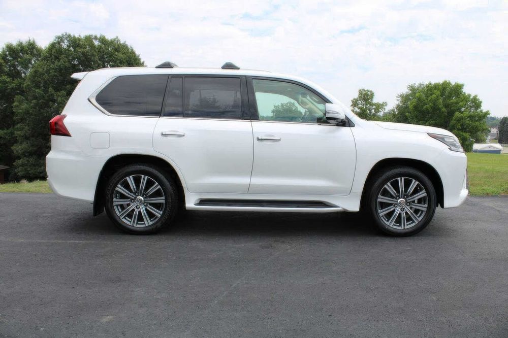 Lexus LX 570      2017
