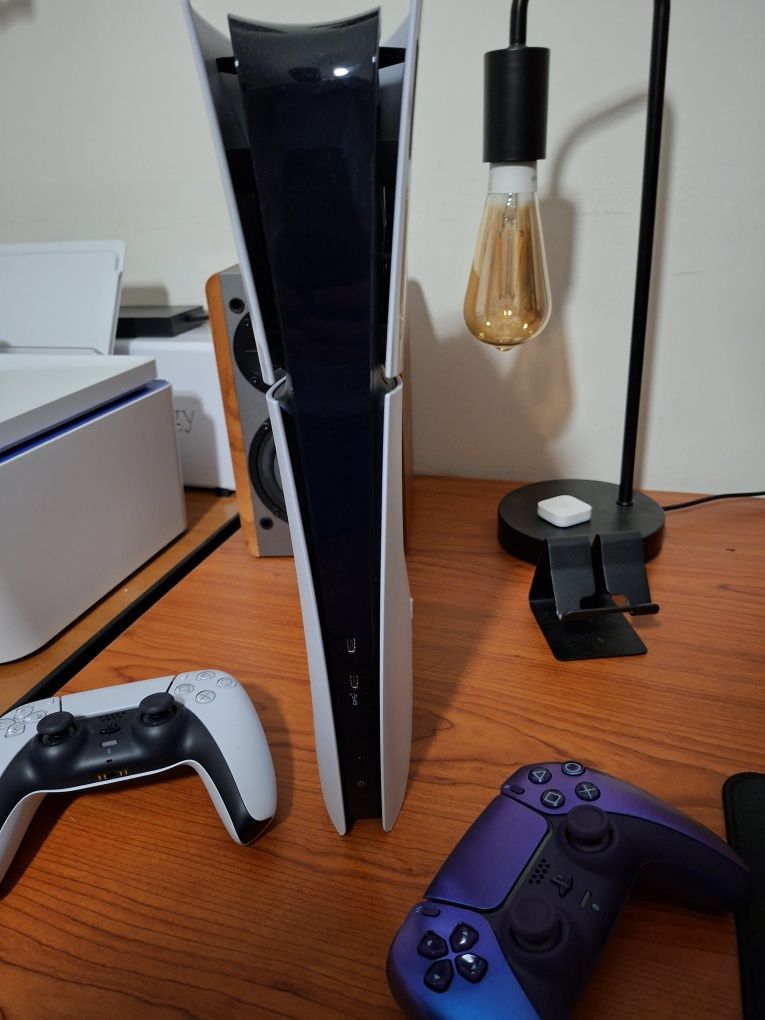 Playstation 5 com dois comandos originais