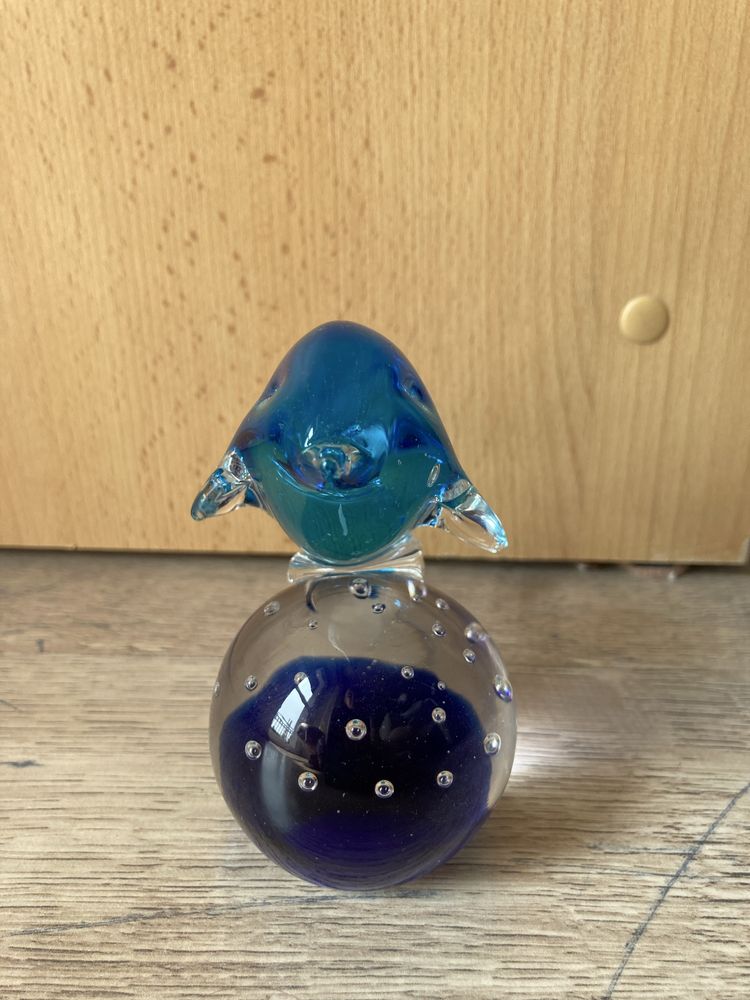 Przycisk do papieru szkło delfin wys. 9,5 cm