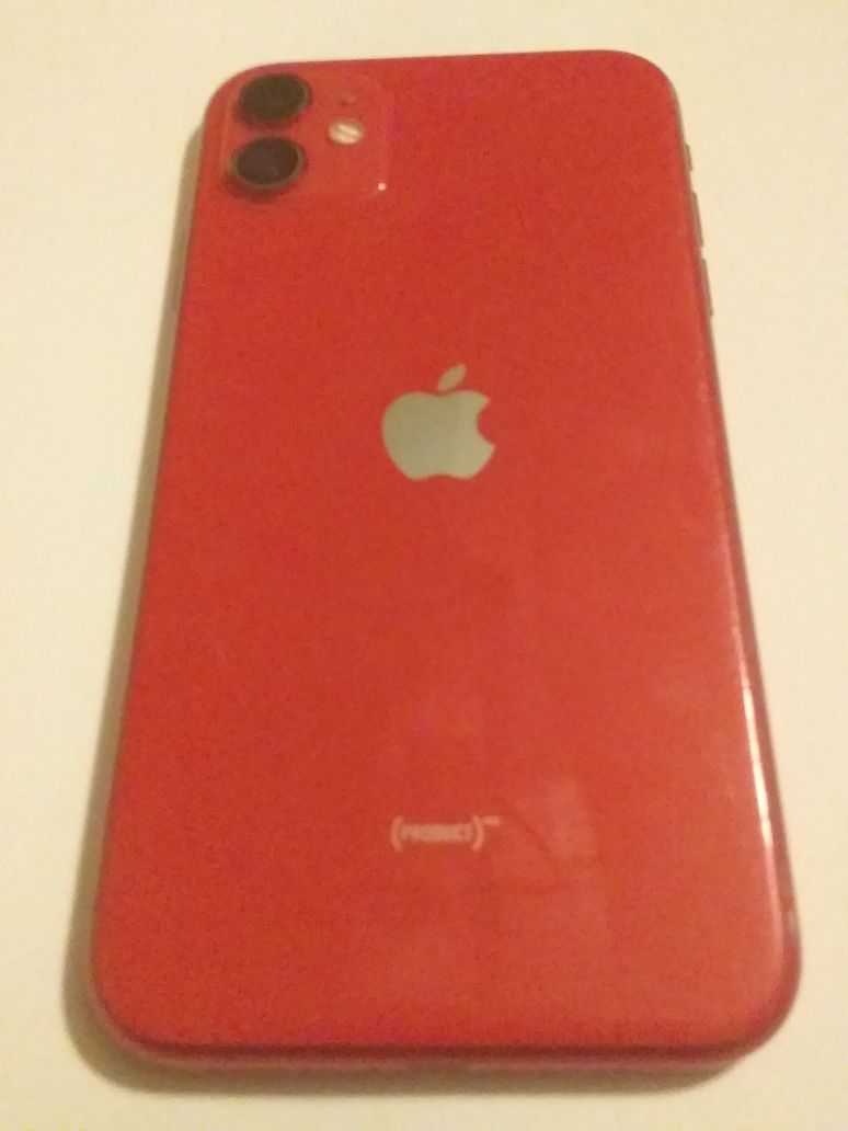 Telefon Iphone 11, 128 Gb. + magnetyczne etui.
