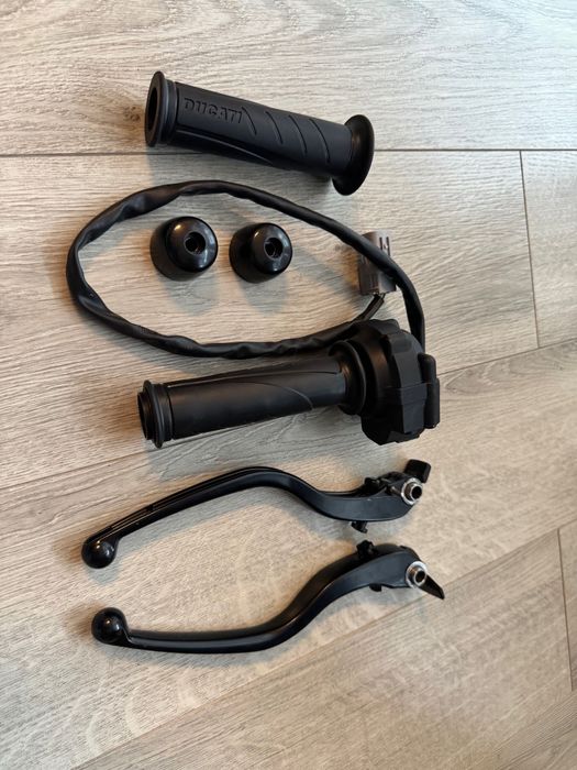 Manetki ciężarki Ducati Streetfighter V4/V4S Oryginał