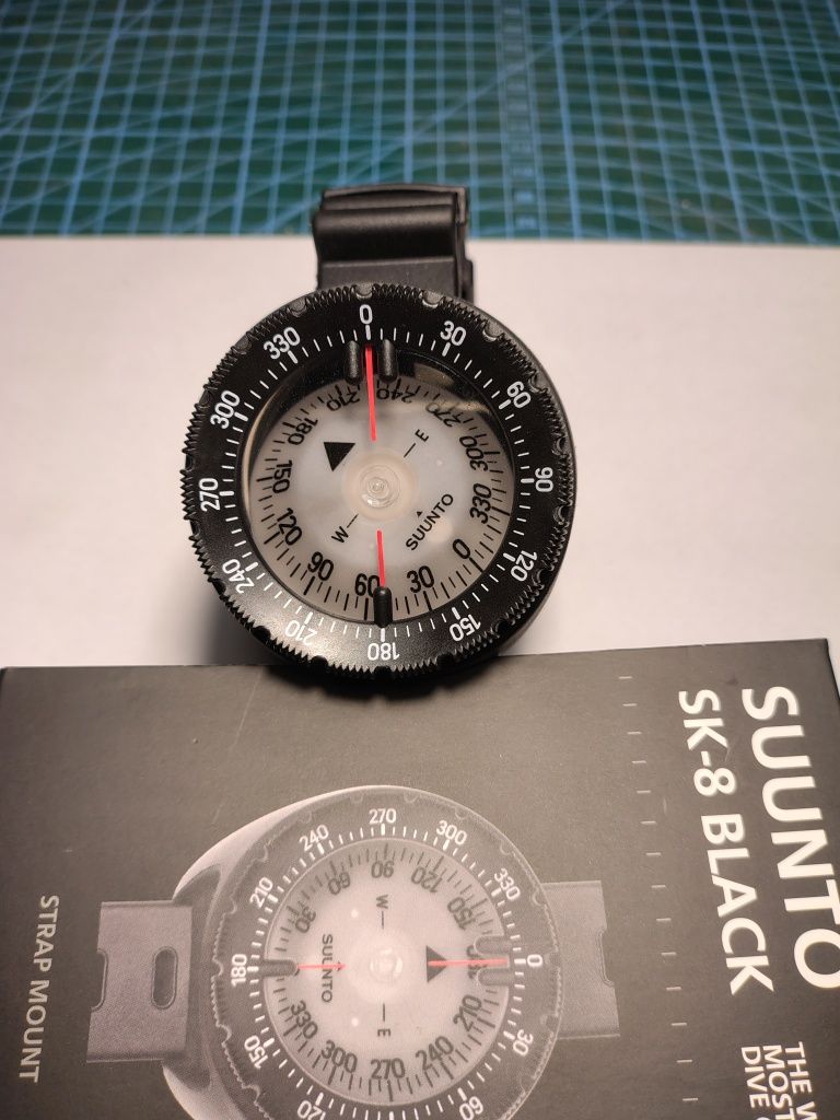 Kompas Suunto SK8