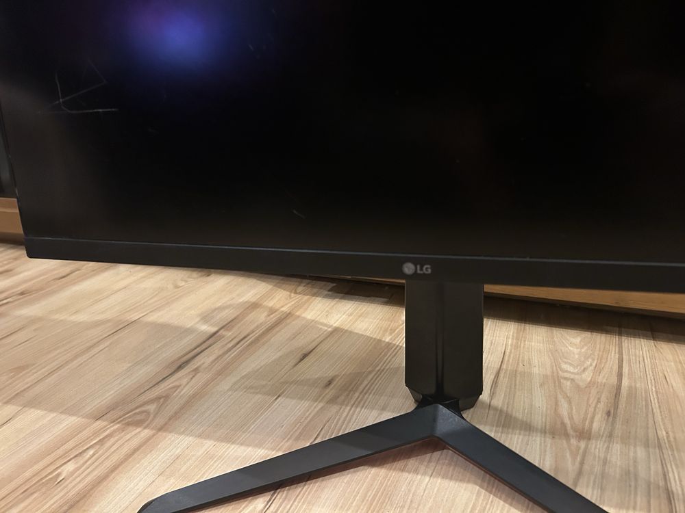 Monitor LG uszkodzony