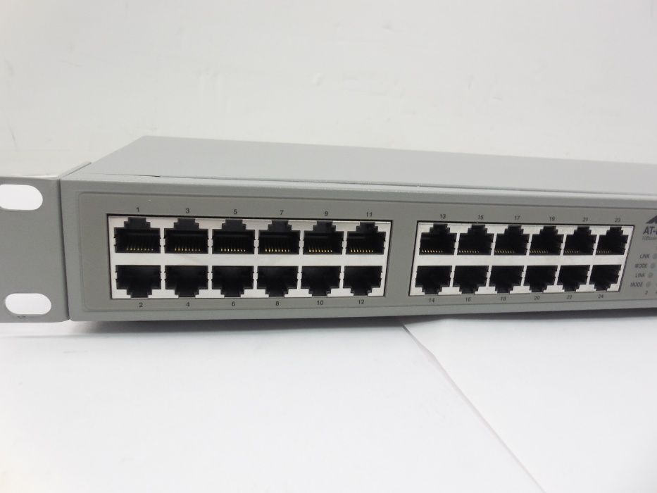 Коммутатор (свич) 24 порта Allied Telesis AT-8026T