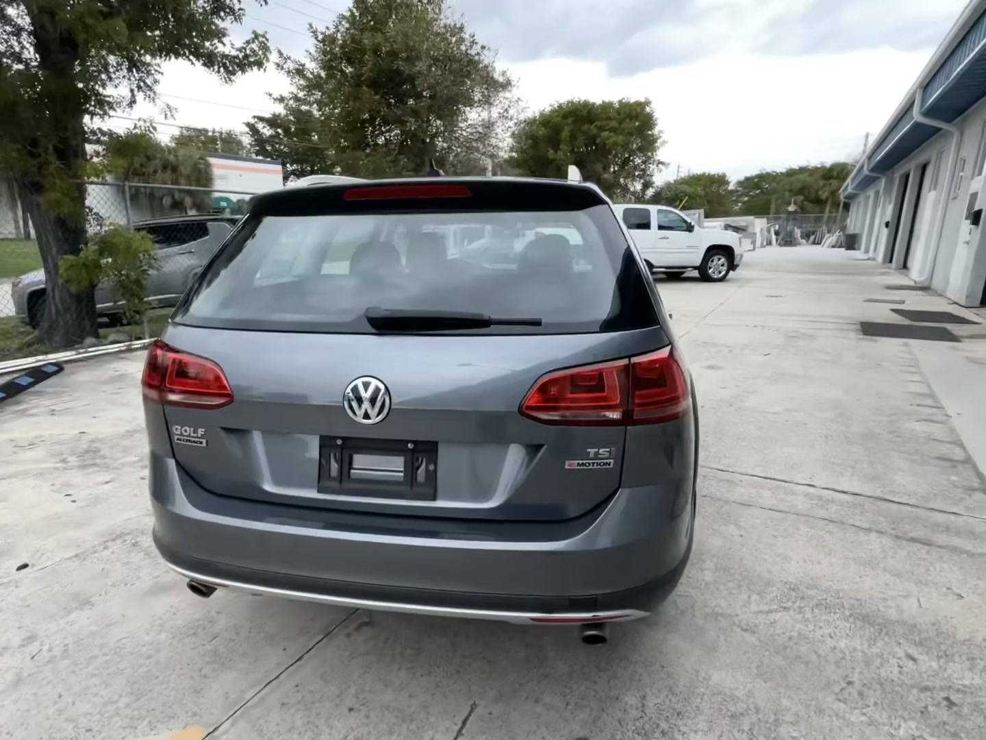 Volkswagen Golf 2017 року