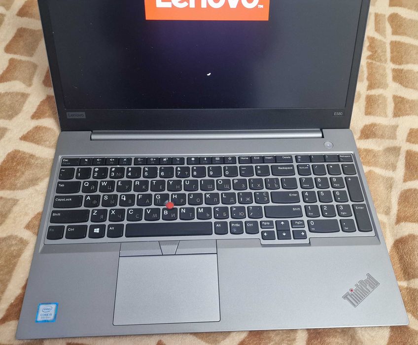 Lenovo 15 E580/Full IPS/Core i5-8250U/8GB/256SSD/Intel UHD620 2GB