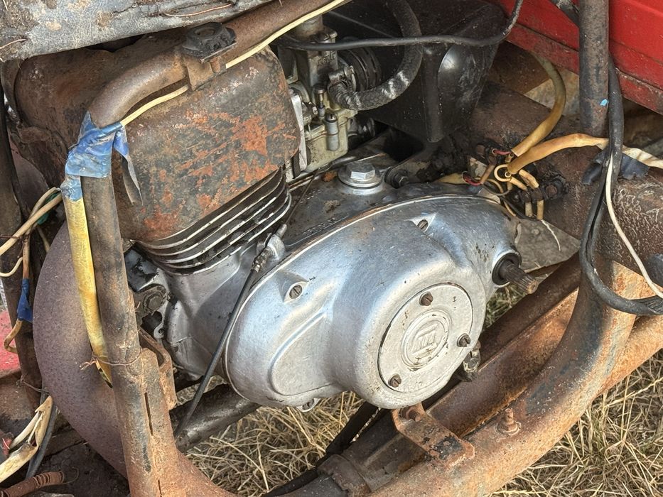 Продам  моторолер  стан непоганий .