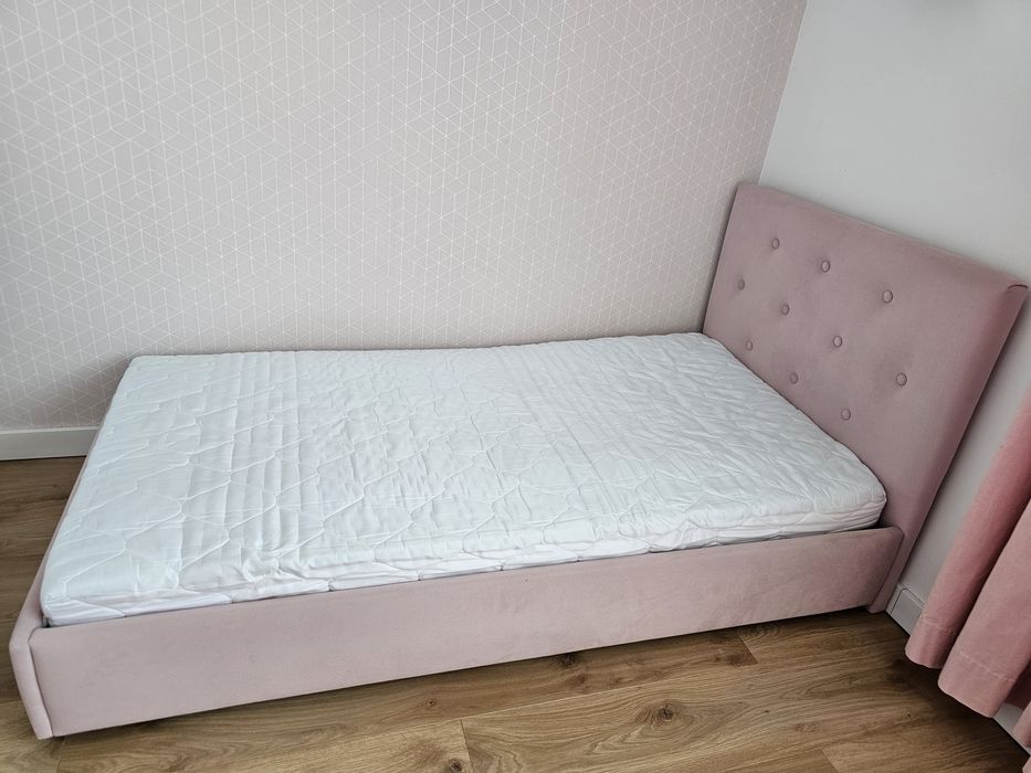 Przepiękne tapicerowane łóżko dziecięce