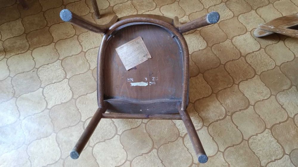 Stare drewniane krzesła 8 sztuk gięte drewno Fameg Radomsko PRL