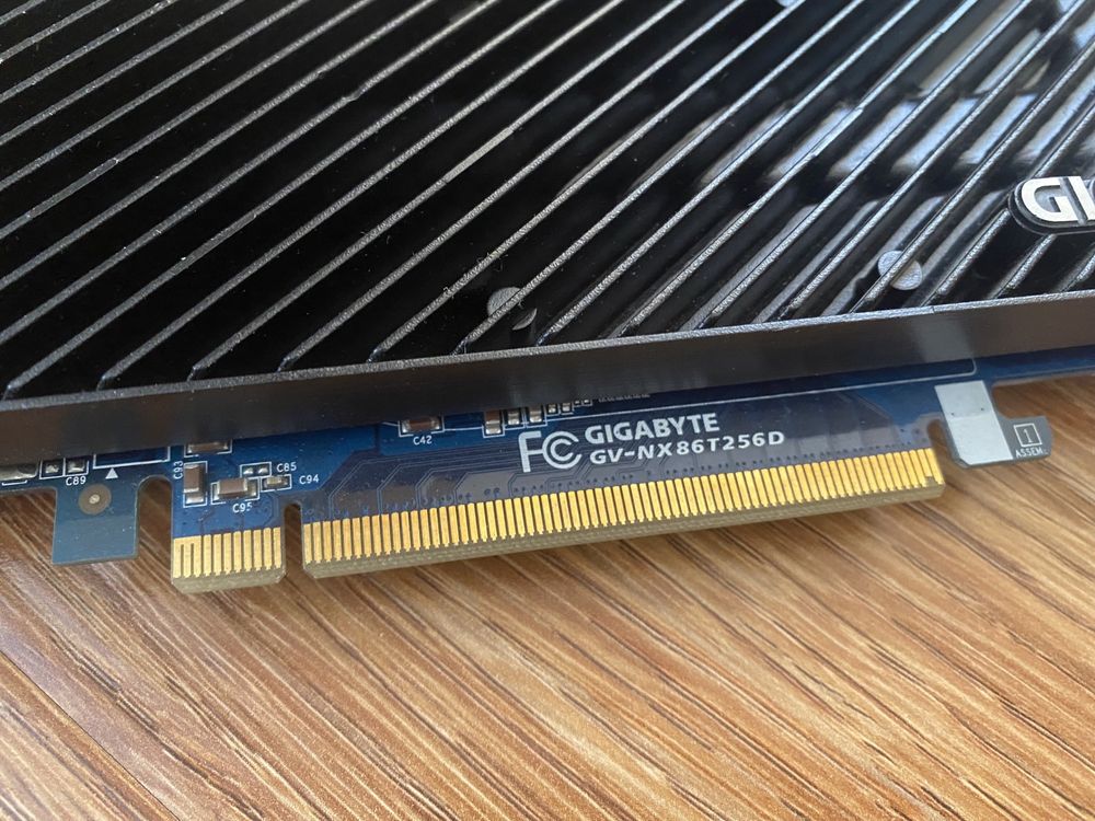 Продам видеокарту Gigabyte