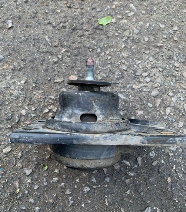 Подушка двигуна, опора двигателя права Hyundai accent 06-11 рік