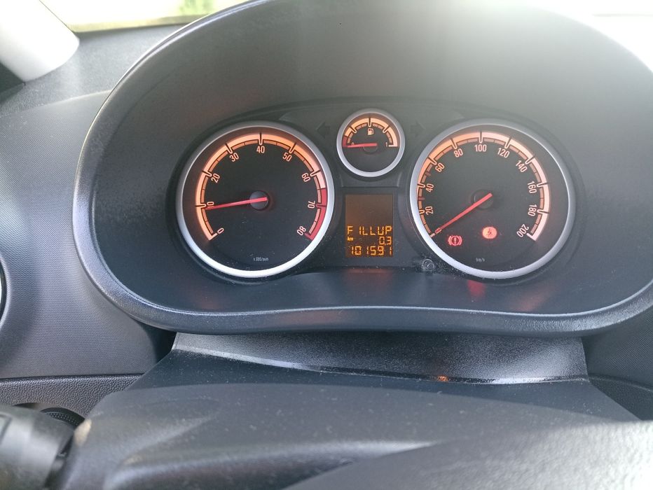 Sprzedam Opel Corsa D,1.2benz, klimatyzacja 101tys km polecam