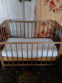 Дитяча кроватка дерев'яна