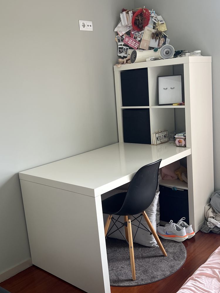Secretaria com estante