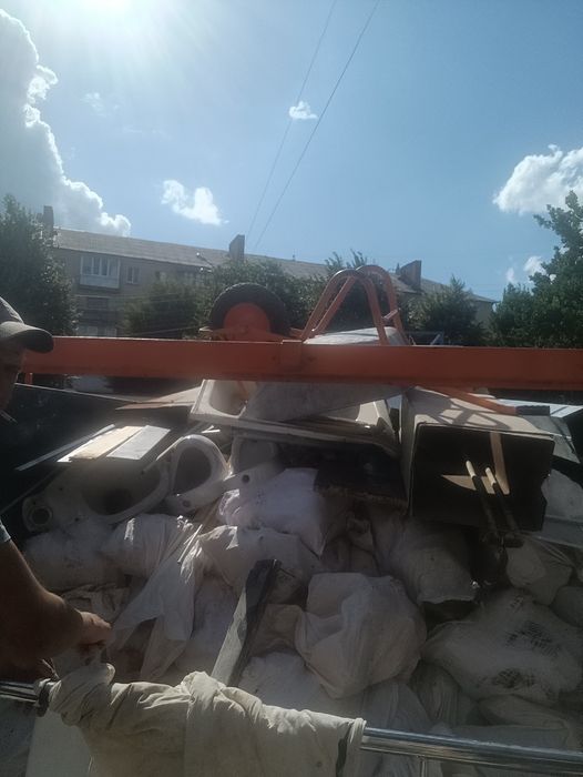 надаєм послуги з вивозу буд.сміття, прибирання тереторій ,будинків