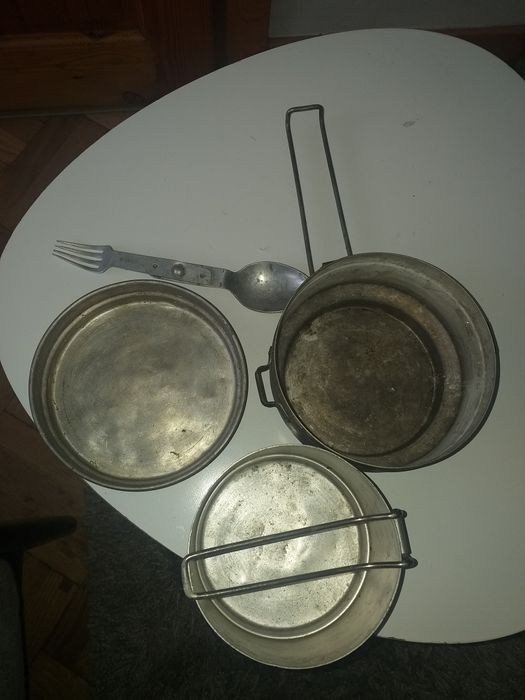 Stara menażka  z sygnaturami