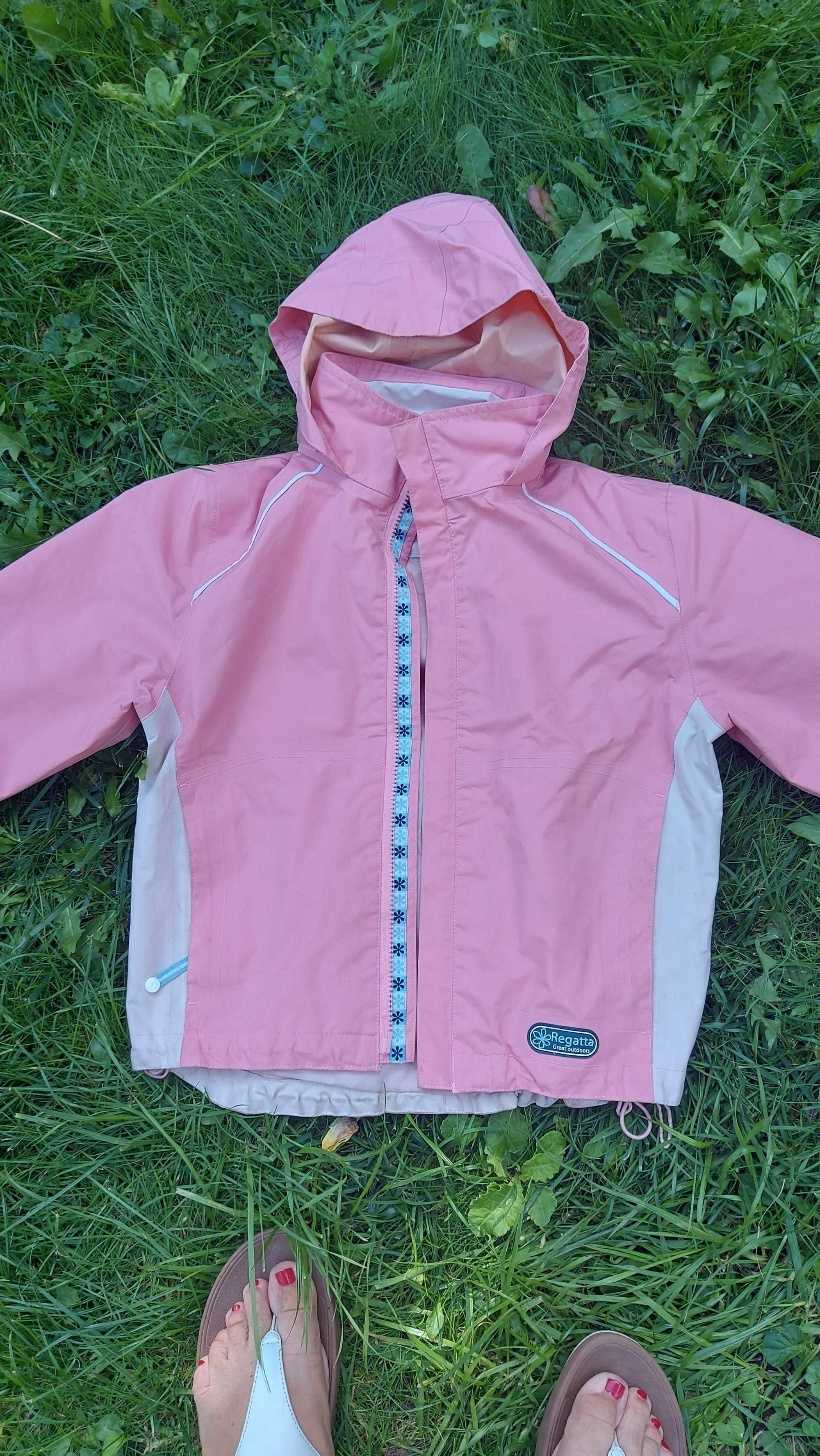Różowa cienka kurtka przeciwdeszczowa Regatta  128 cm