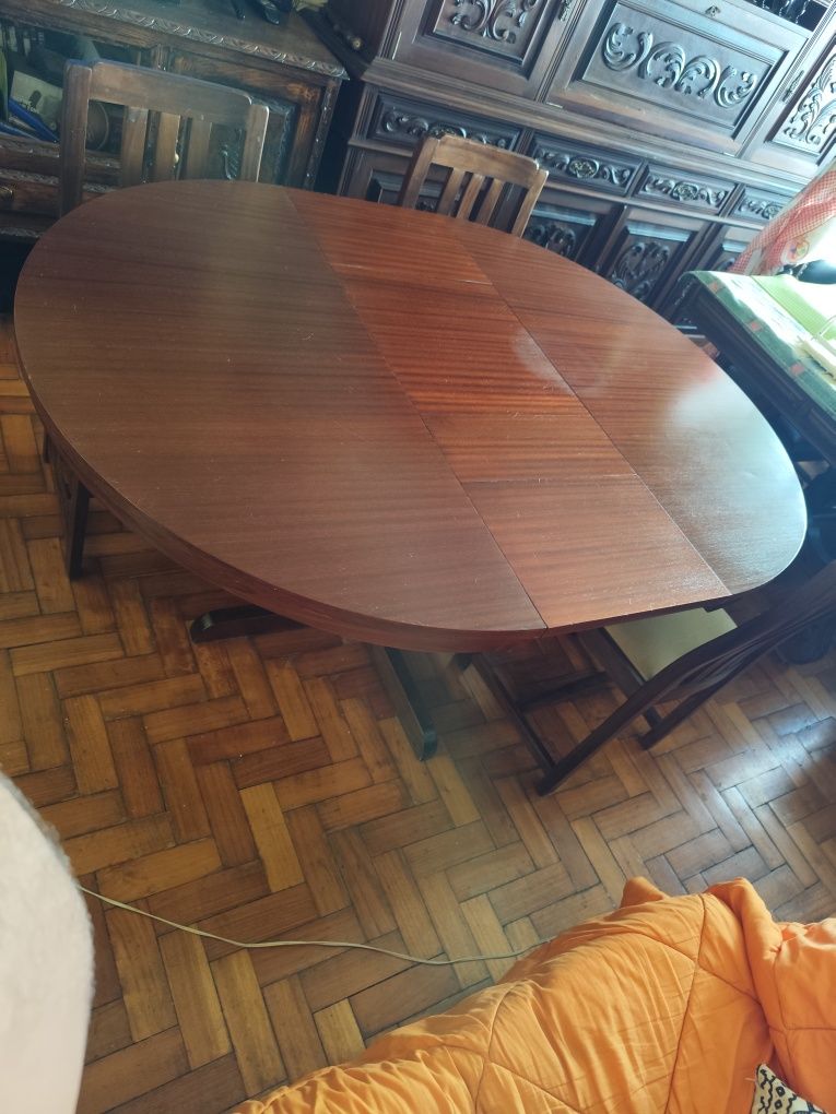 Mesa  em madeira com 4 cadeiras