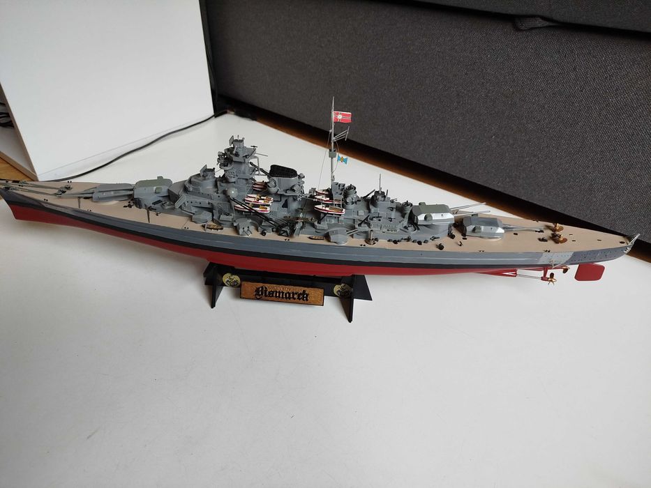 Model Pancernik Bismarck  70 cm  złożony