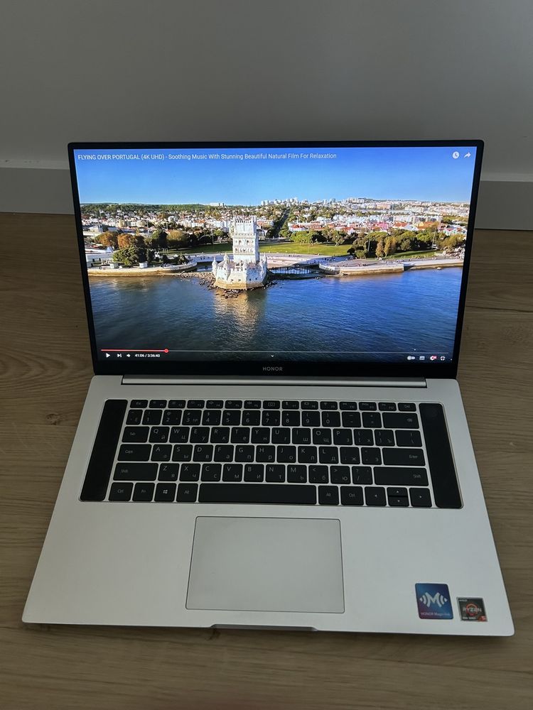 Portatil MagicBook Honor 15.6 16 GB RAM,512GB, AMD R5 4600H