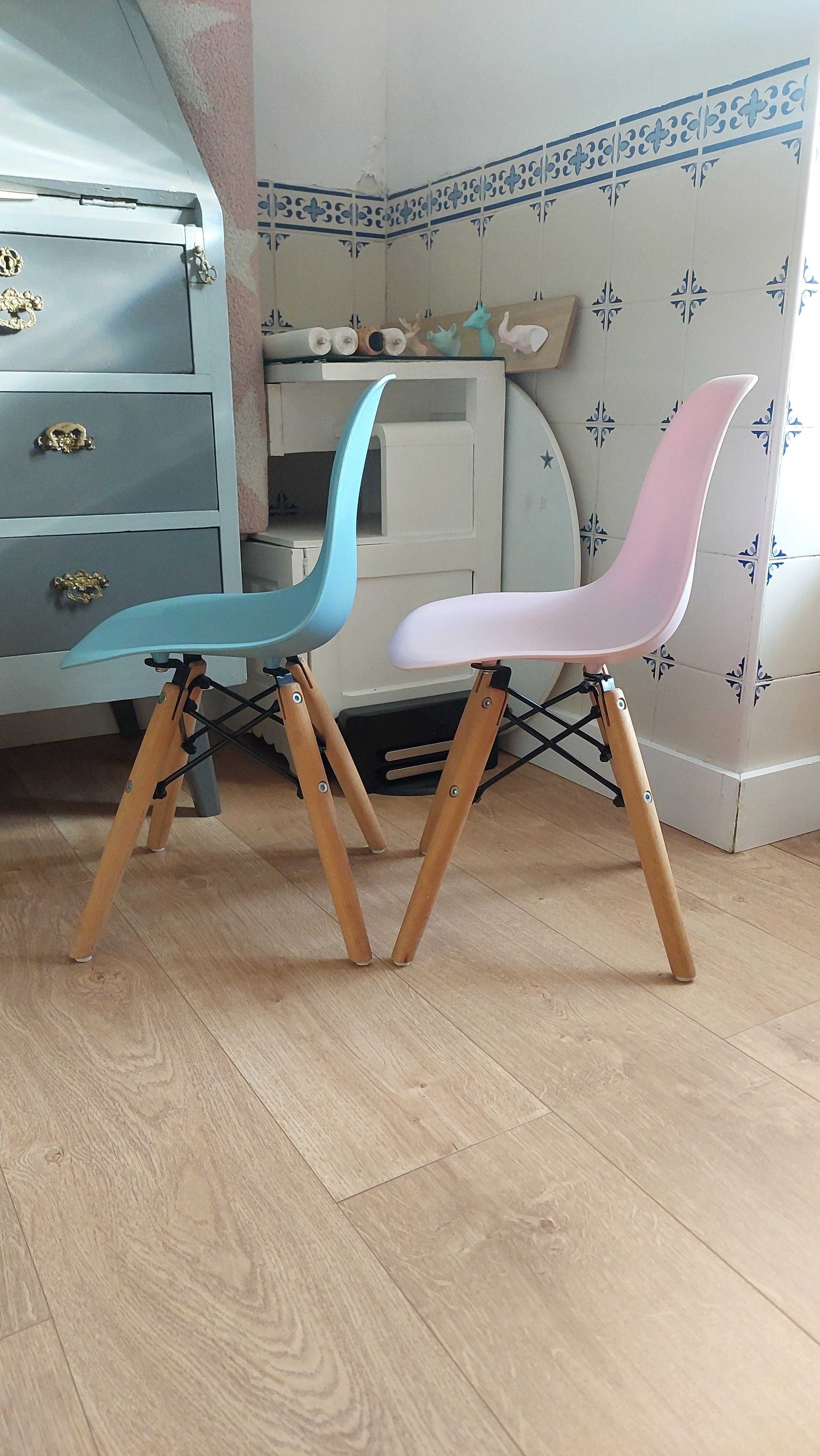 2 cadeiras nordicas criança+ oferta de mesa