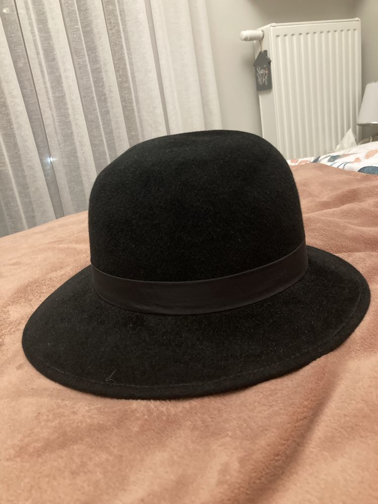 Czarny damski kapelusz prl