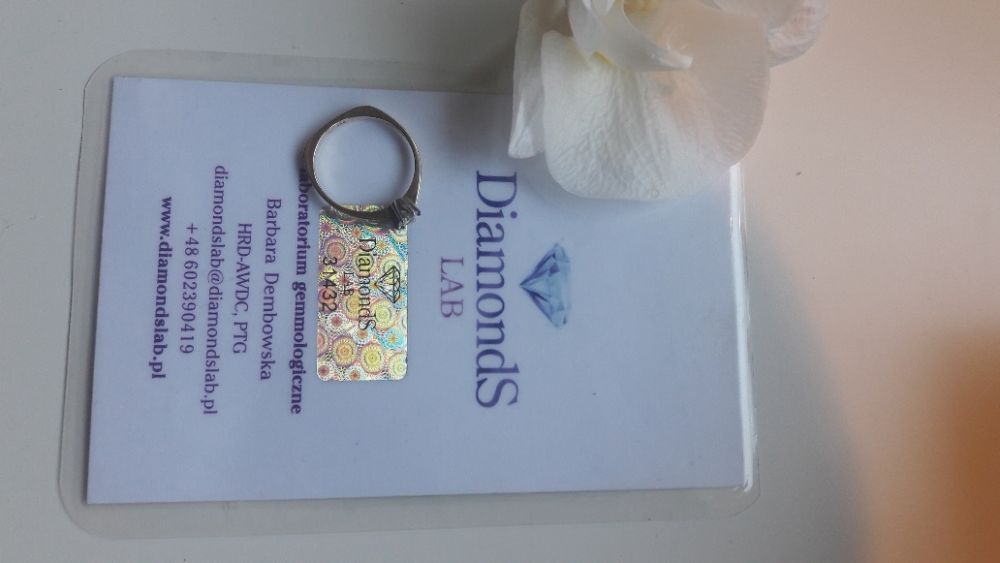 Złoty pierścionek zaręczynowy z brylantem 0,22 CT