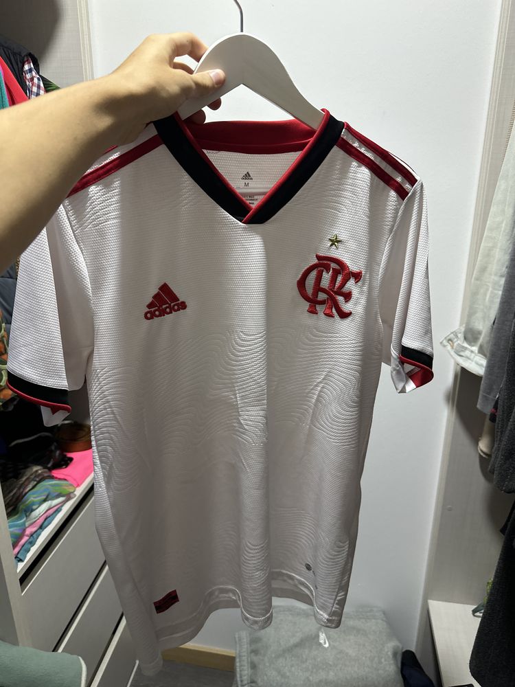 camisa de futebol flamengo 22/23 e camisa milan 23/24