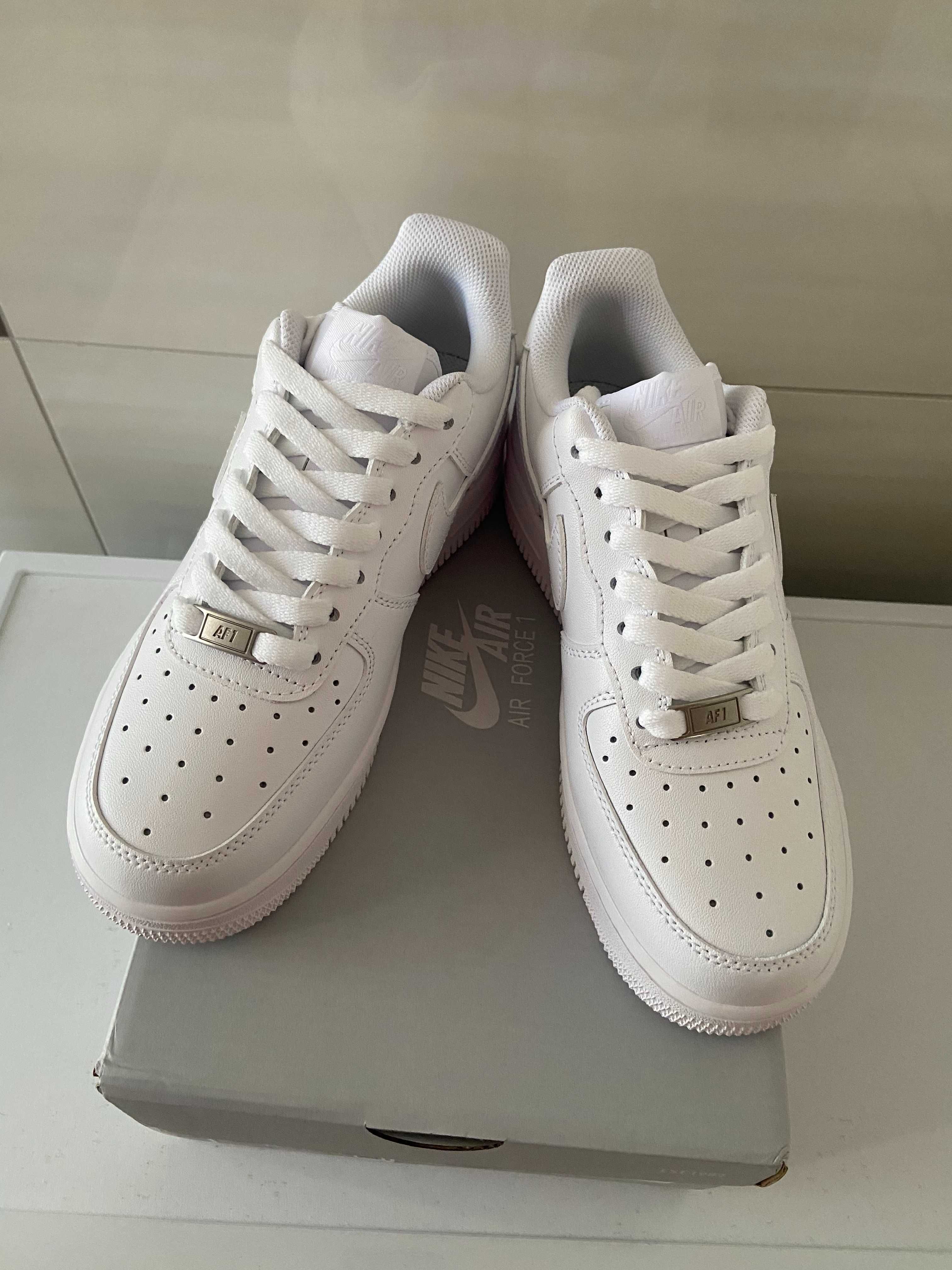 Buty Nike Air Force 1 Nowe białe 42