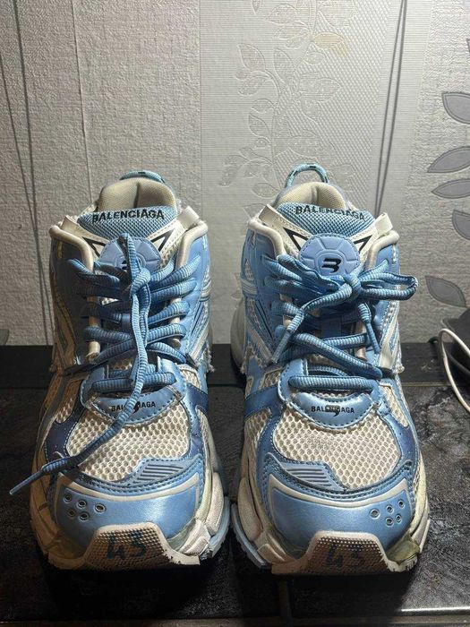 balenciaga runner light blue