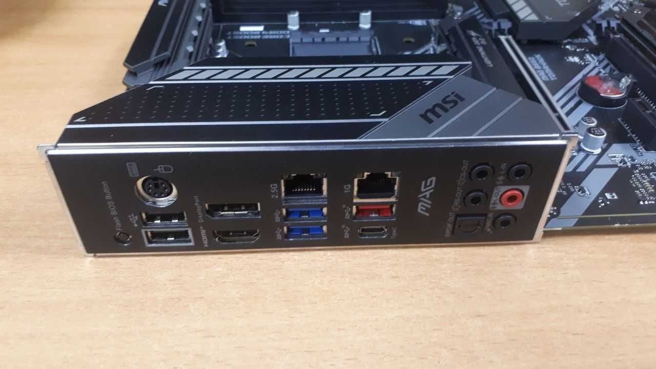 Материнська плата MSI MAG B550 Tomahawk