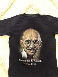 T-shirt roz. L z wizerunkiem M. Gandhiego