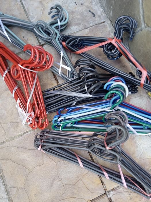 Вішалки для одягу.нові і б/у в гарному стані.