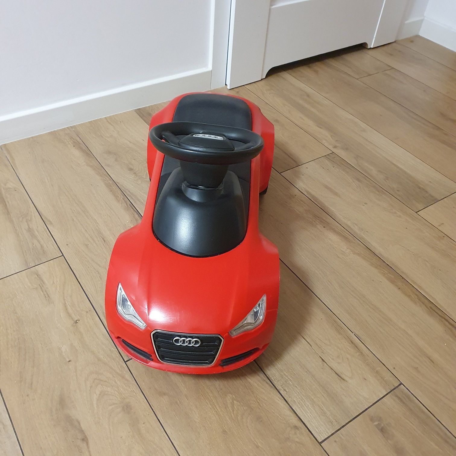 Samochodzik dziecięcy Audi quattro czerwony