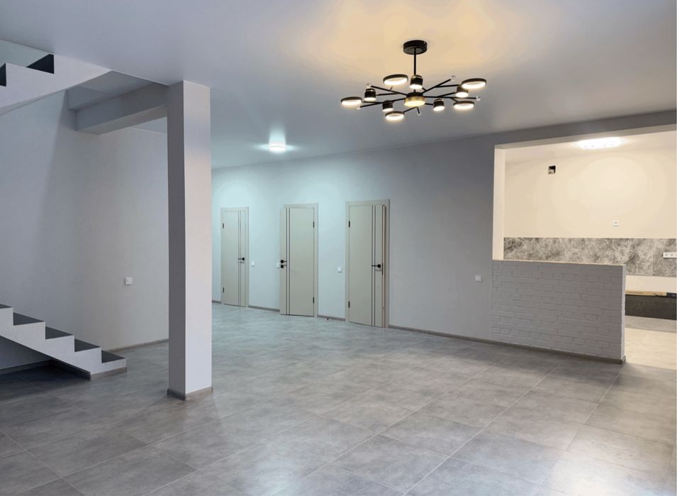 Котедж на Щасливому з великою ділянкою 4.7 сотки!