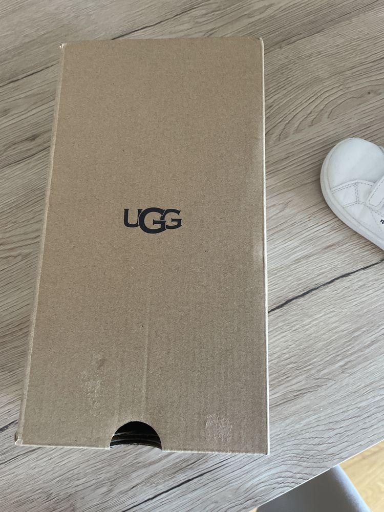 Ugg bota tamanho 23,5 novas