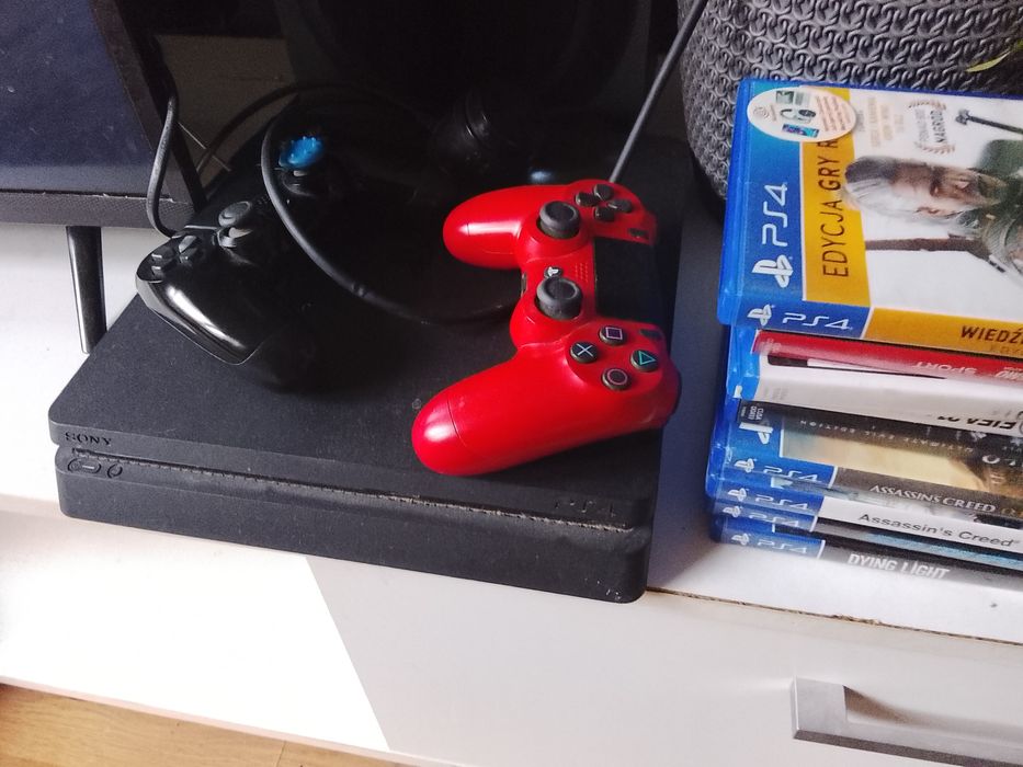 PlayStation 4 2 pady 9 gier