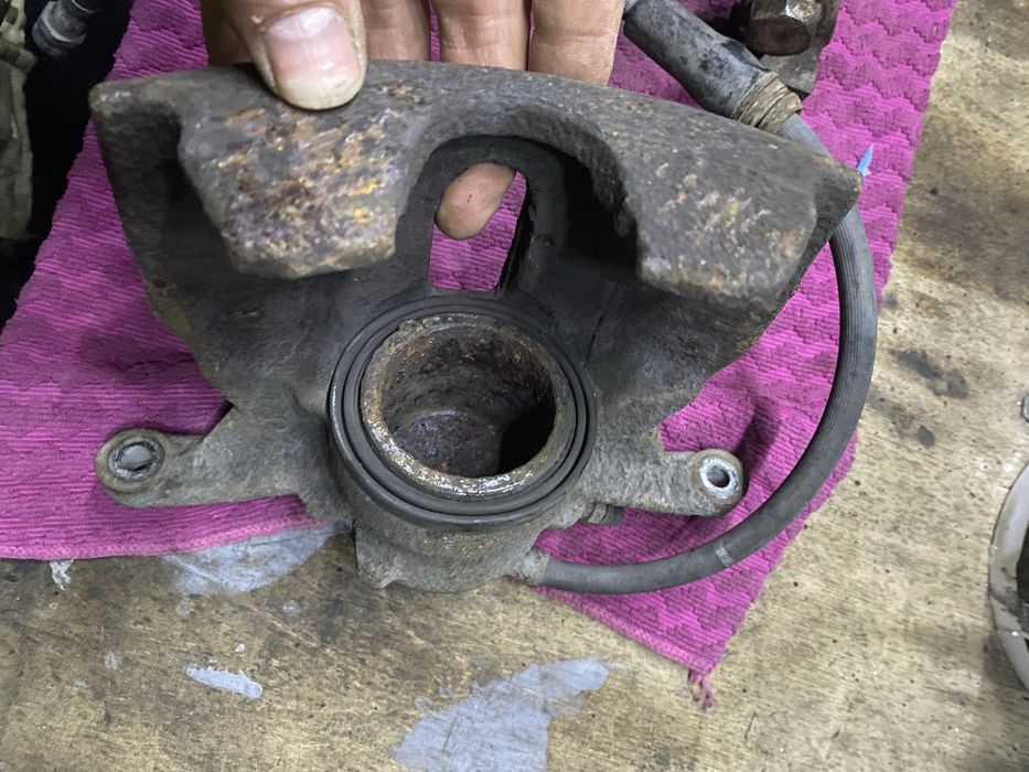 Супорт каді 4 передній лівий