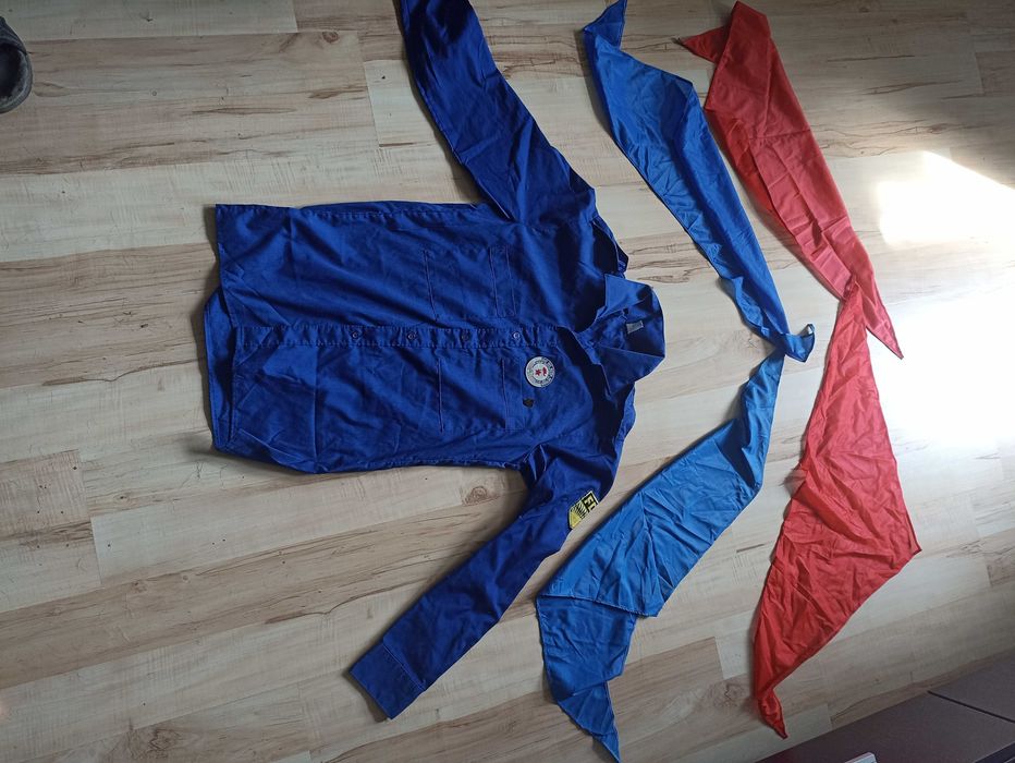Stary, kolekcjonerski mundur pioniera FDJ z NRD lata 70-80