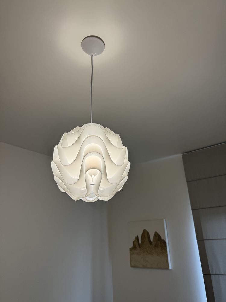 Biała lampa wisząca Ikea