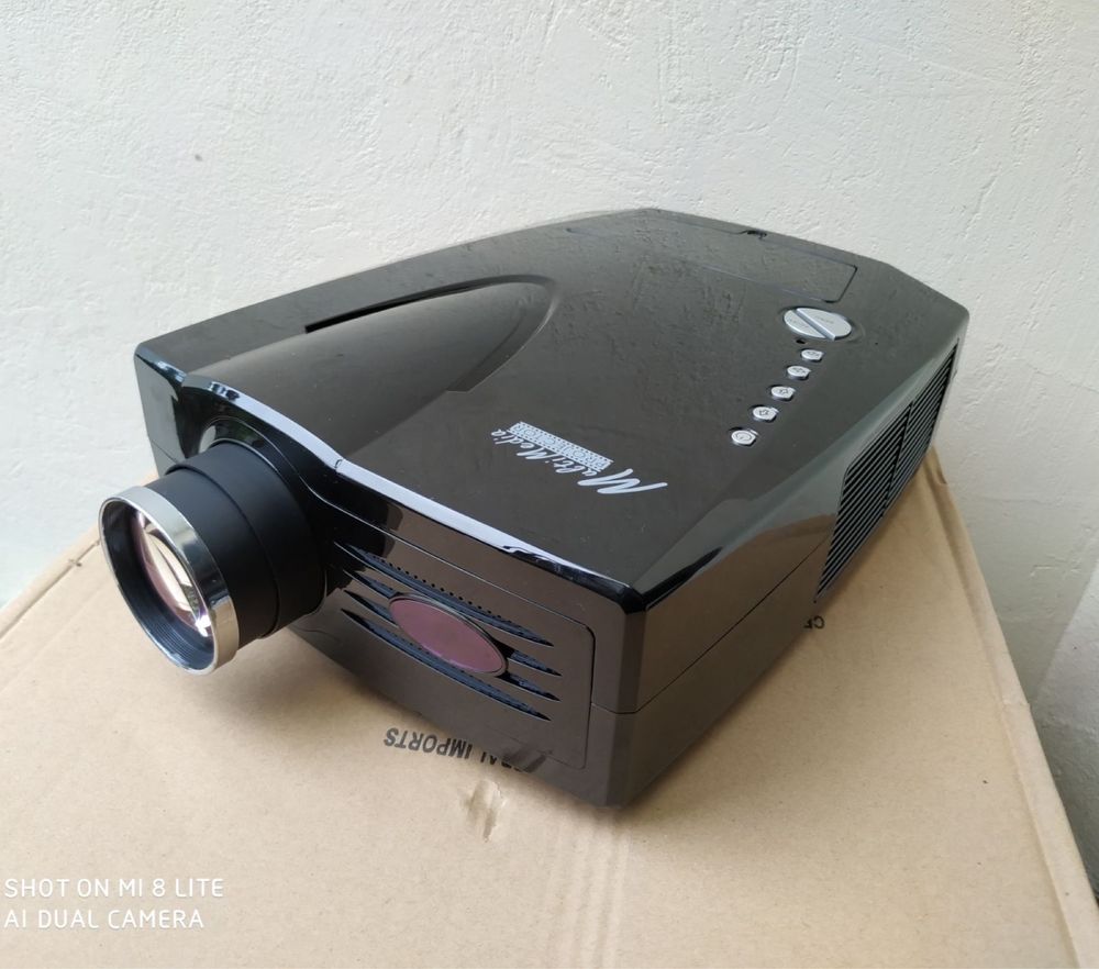 Projektor  dla domu kina nowy lcd