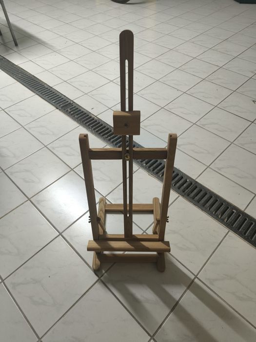 Tela com cavalete por estrear