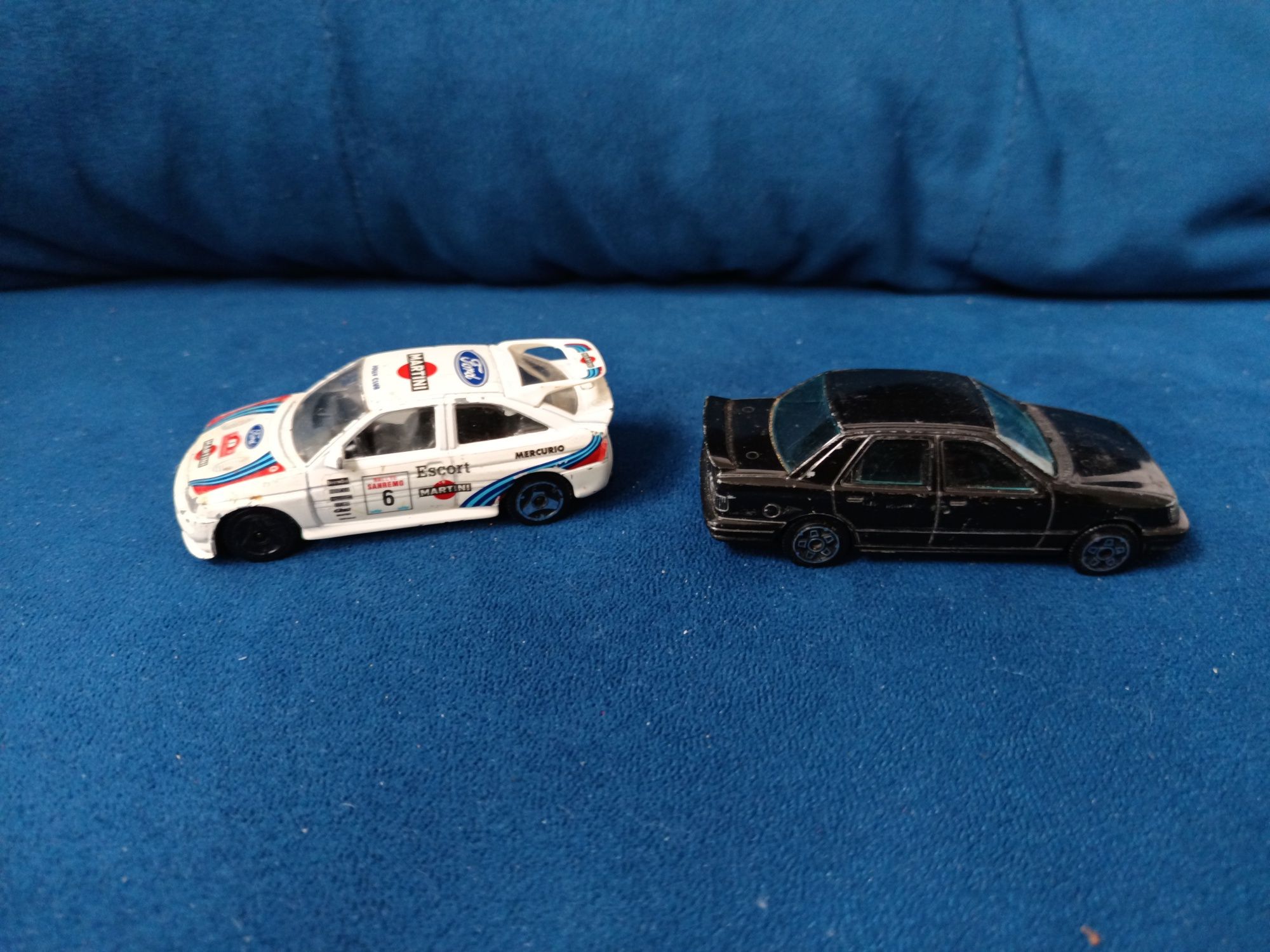 2 stare vintage modele samochodów Ford Sierra i Escort RS Bburago 1:43
