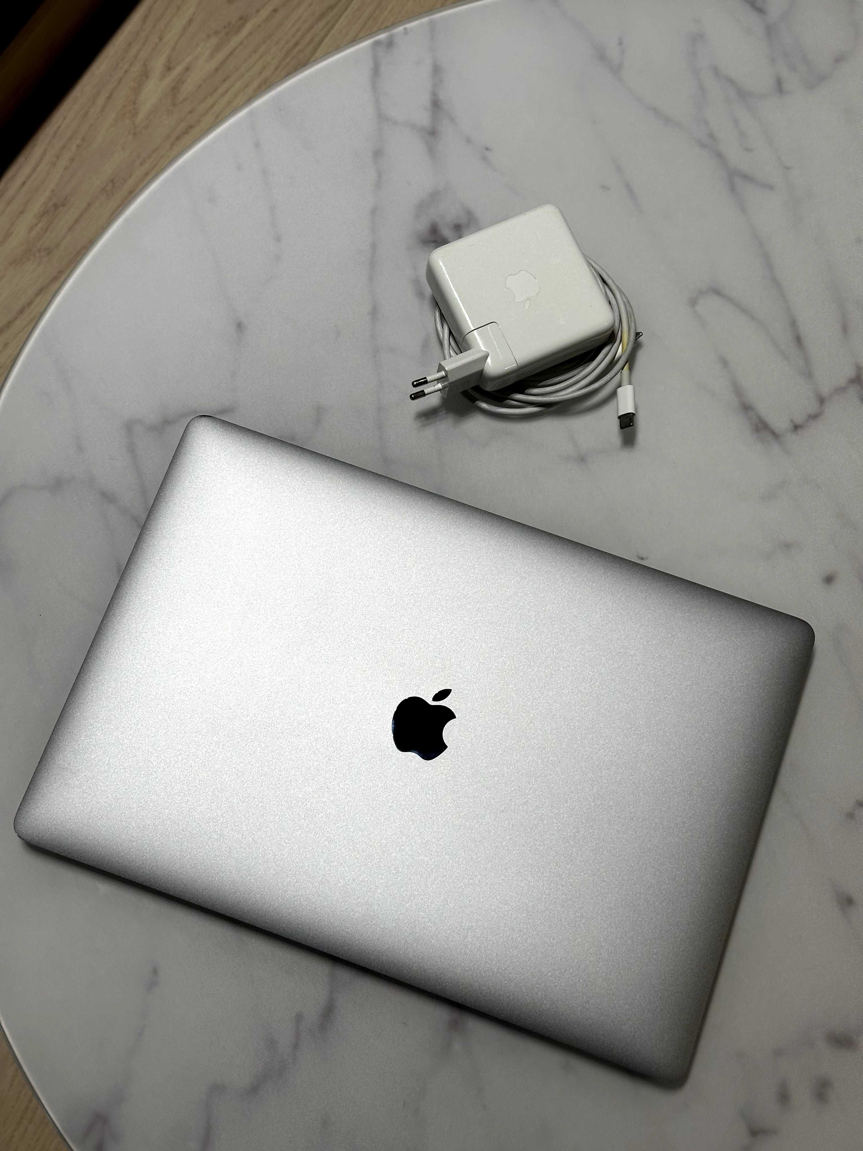 MacBook Pro 15 2018 Core i7, 16 GB RAM, 512 GB SSD