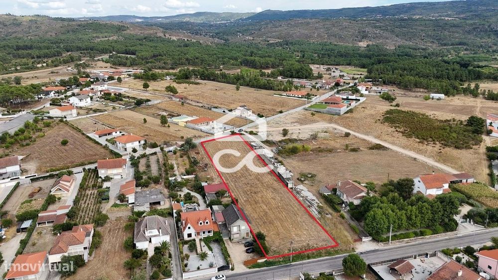 Terreno para construção de duas moradias unifamiliares com duas entrad