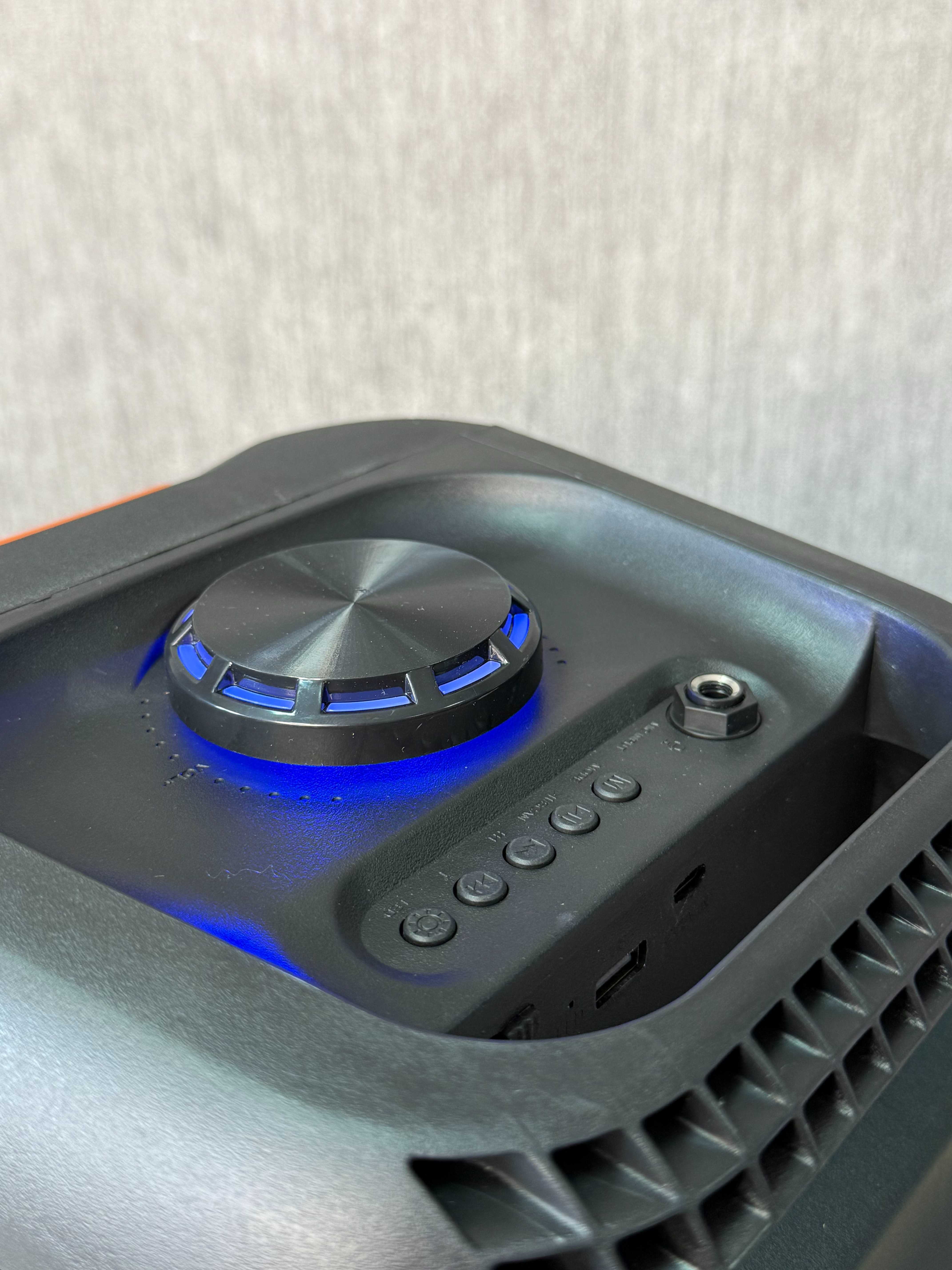 Портативная акустика 50 Вт — колонка-чемодан с Bluetooth, FM-радио