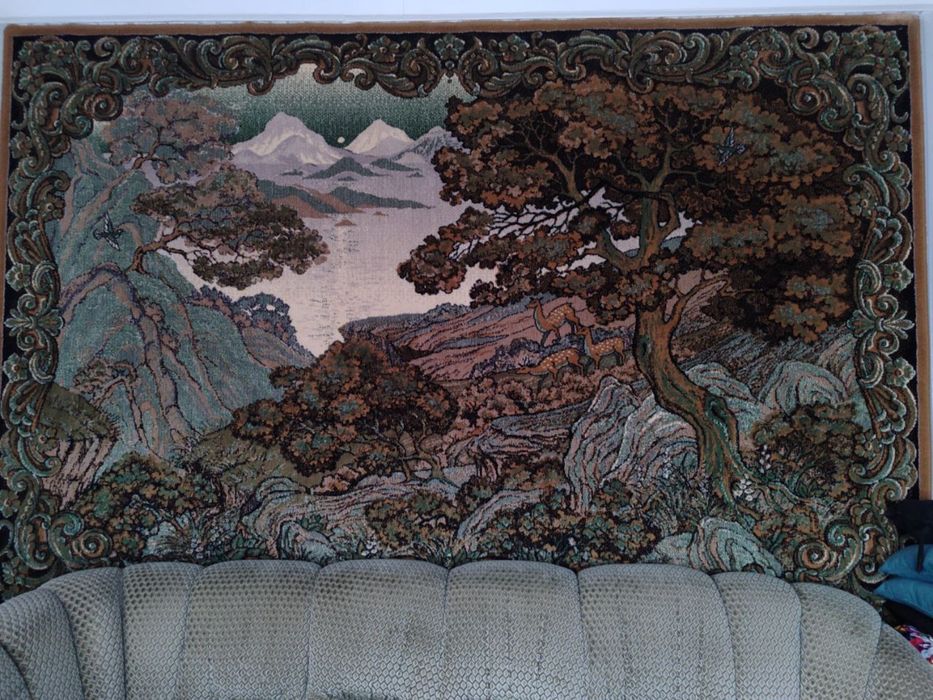 Гарний пейзажний килим