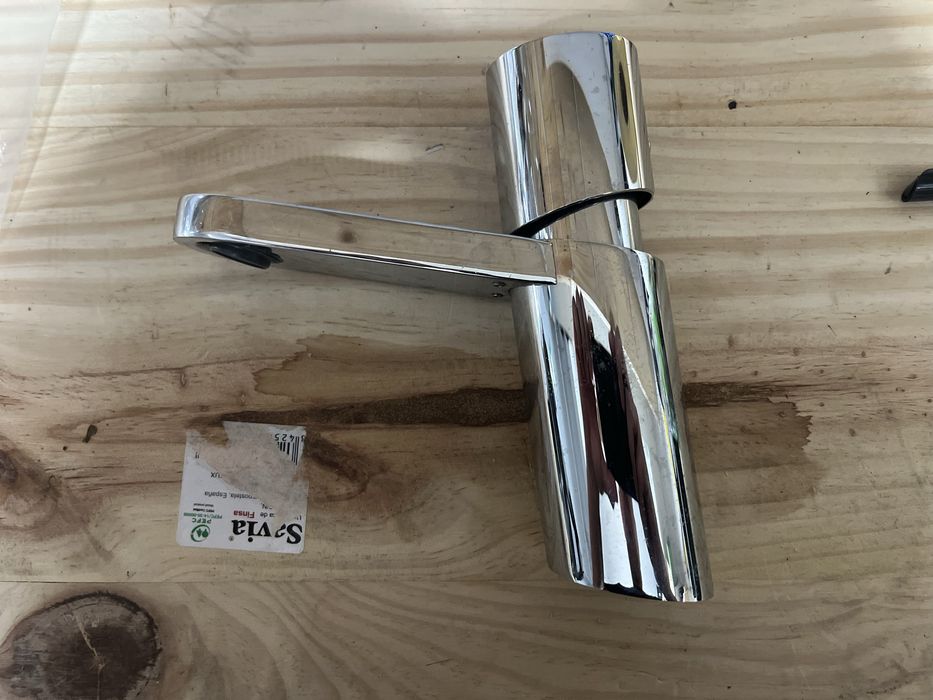 2 Torneiras Novas para banheira e lavatorio