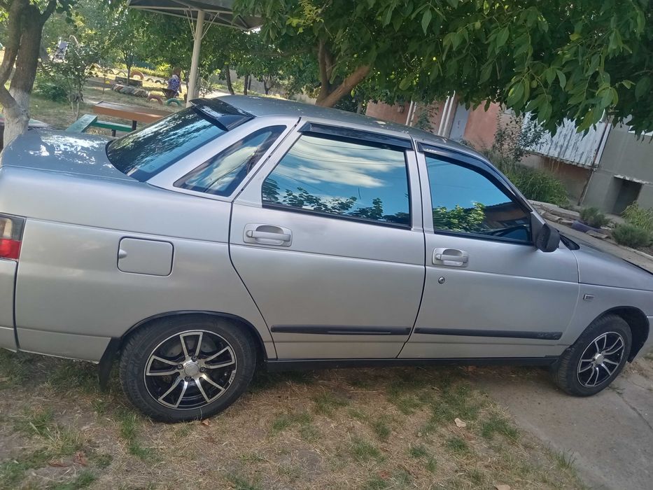 Автомобіль Ваз 2110